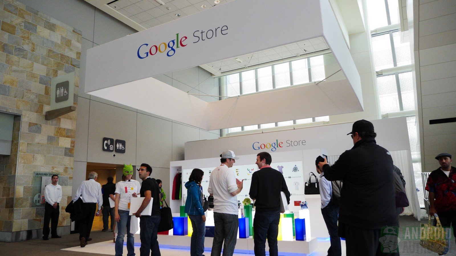 غوغل تتجه لفتح متجر غير افتراضي لبيع منتجاتها