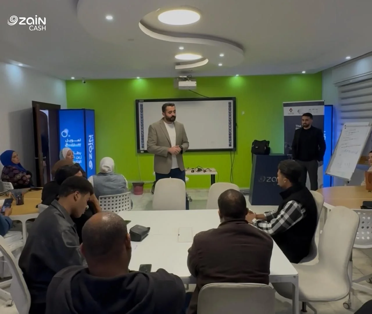 هاشتاق عربي - زين كاش راعي ورشة عمل "المحافظ الإلكترونية والدفع الرقمي" في الكرك